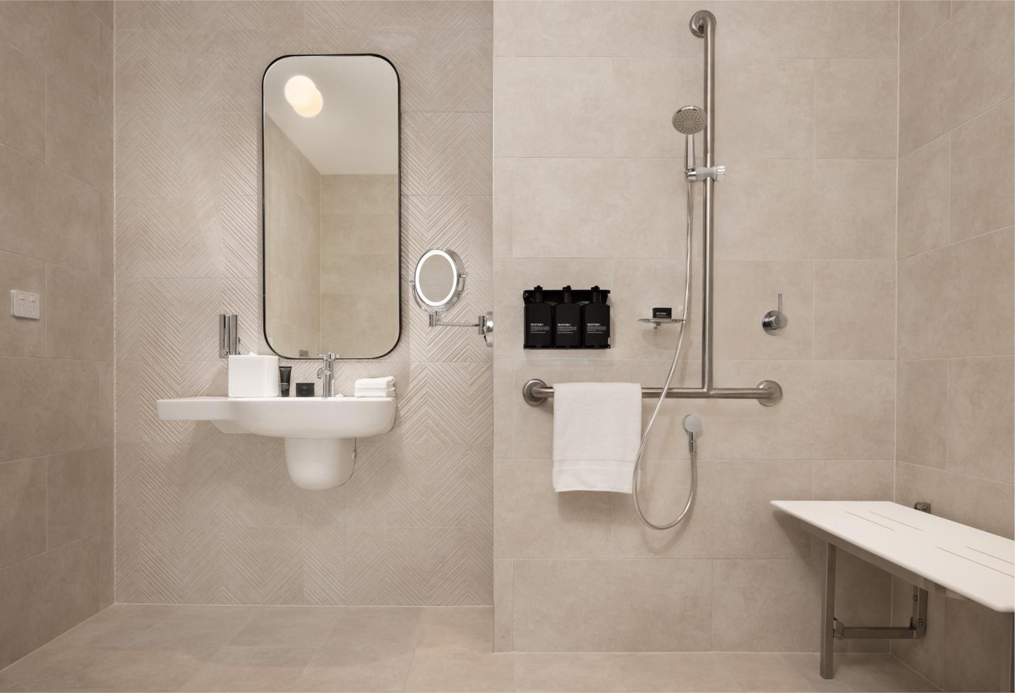 Hilton Melbourne Little Queen Street מראה חיצוני תמונה A wet room