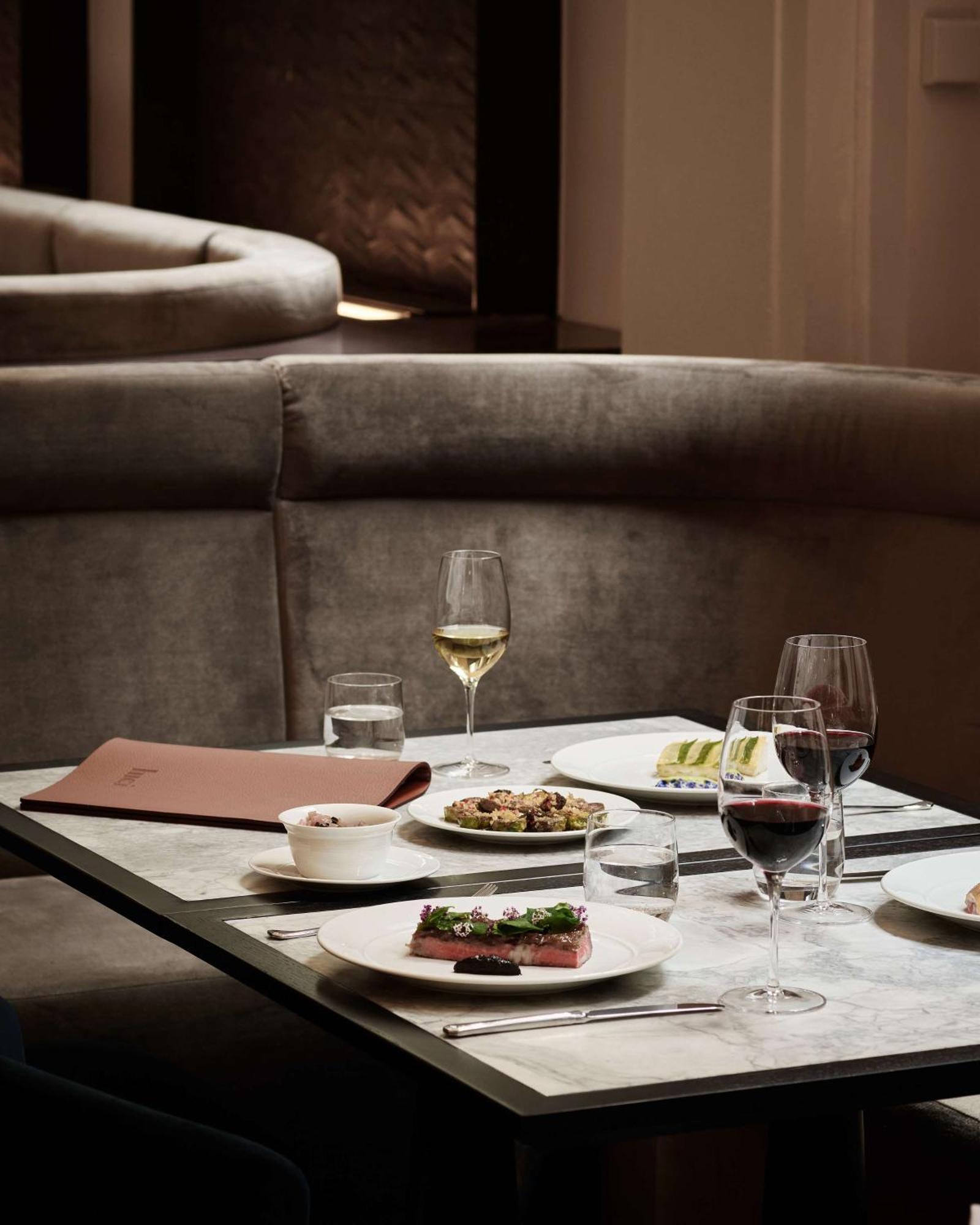 Hilton Melbourne Little Queen Street מראה חיצוני תמונה Restaurant AOC